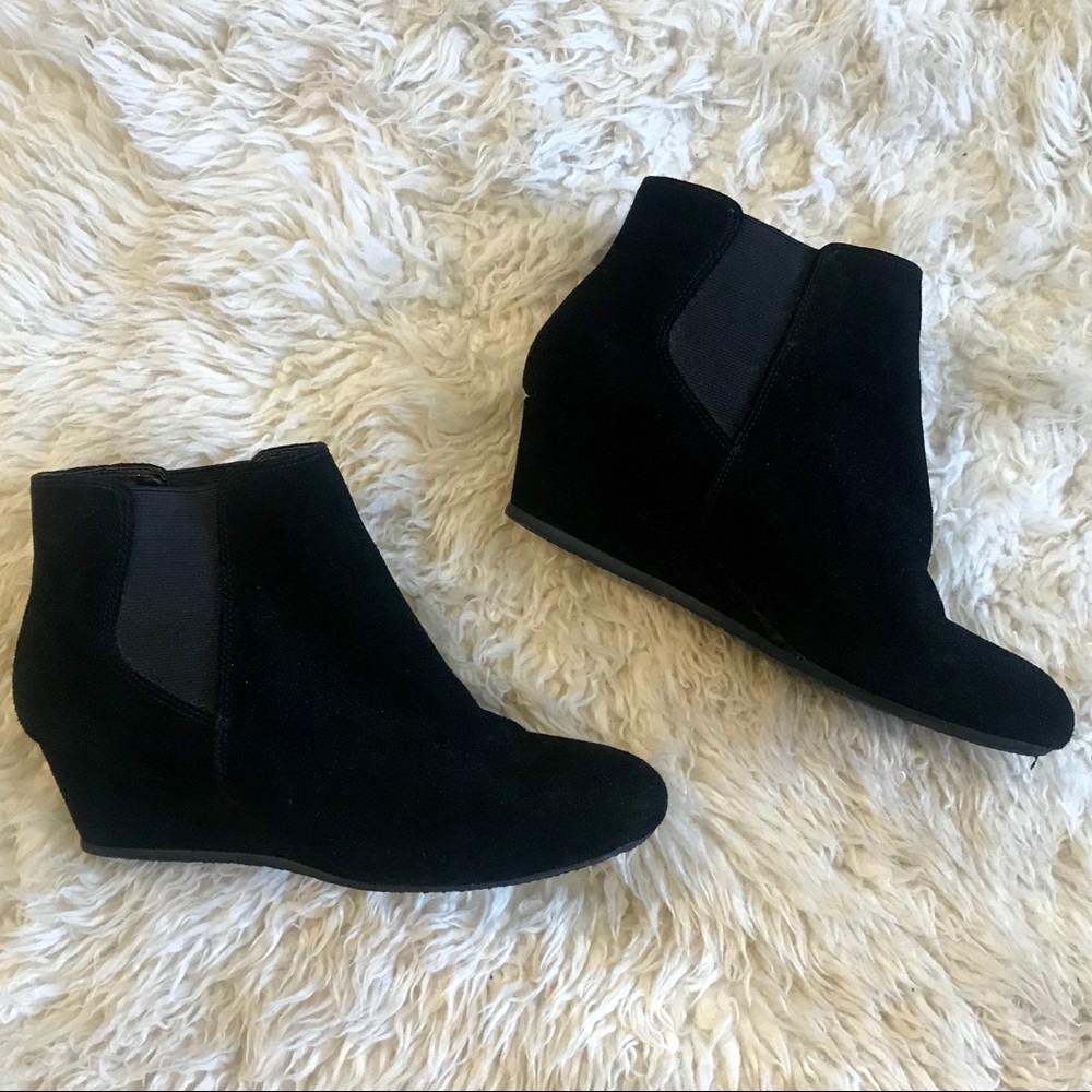 Nine West Black Ankle Suede Bootie 🖤